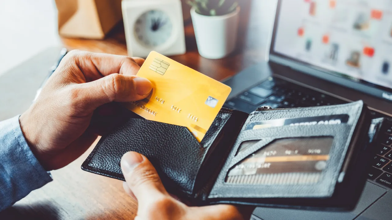 SOC-510_3 Red Flags Your Credit Card Debt is Out of Control_V1-R1_1280x720_01.png