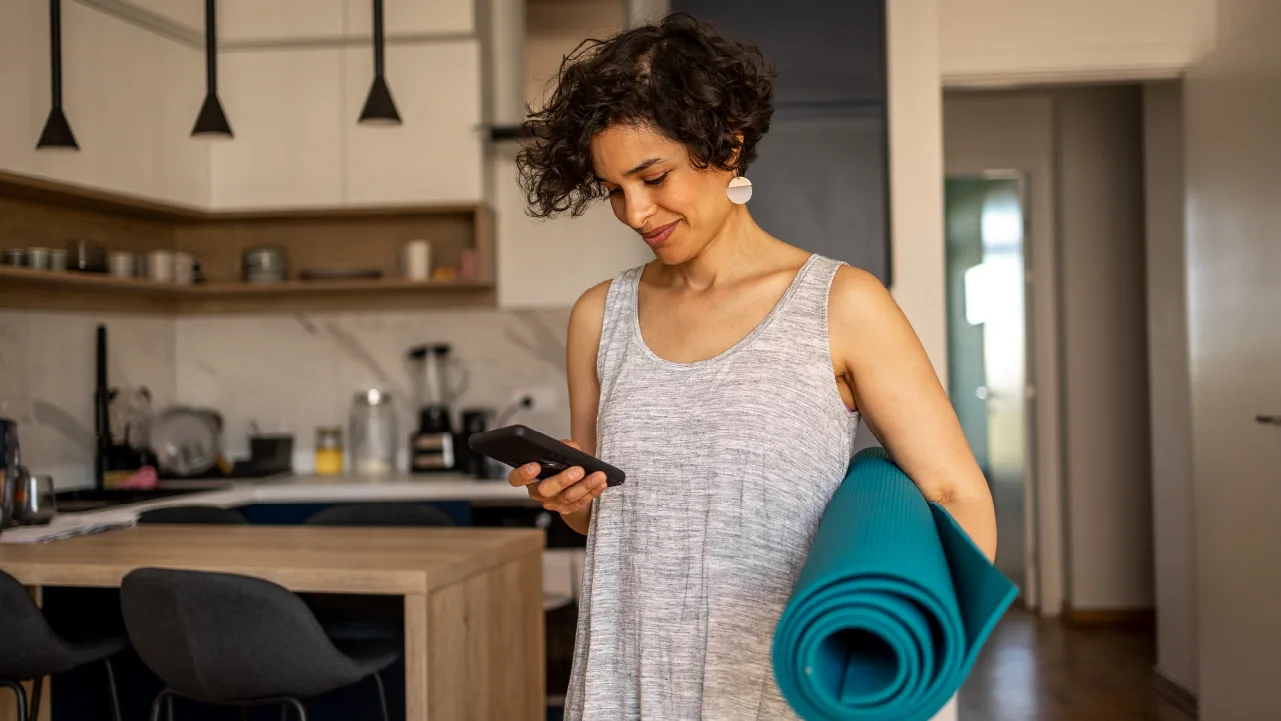 SOC_3 ways to avoid a low credit score_V1-R1_1280x720_03.jpg