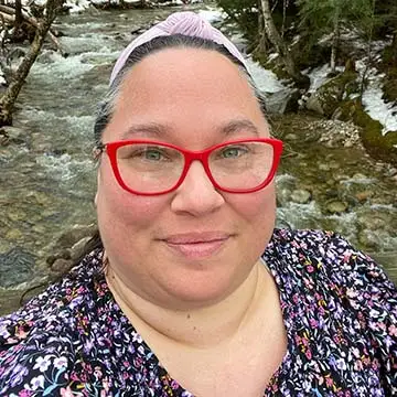 author Alicia Casner profile photo