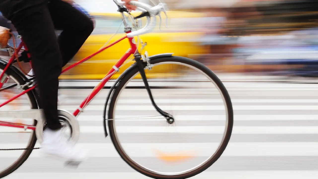 SOC_3 ways your debt could leads to bad credit FAST_V1-R3_1280x720_01.jpg