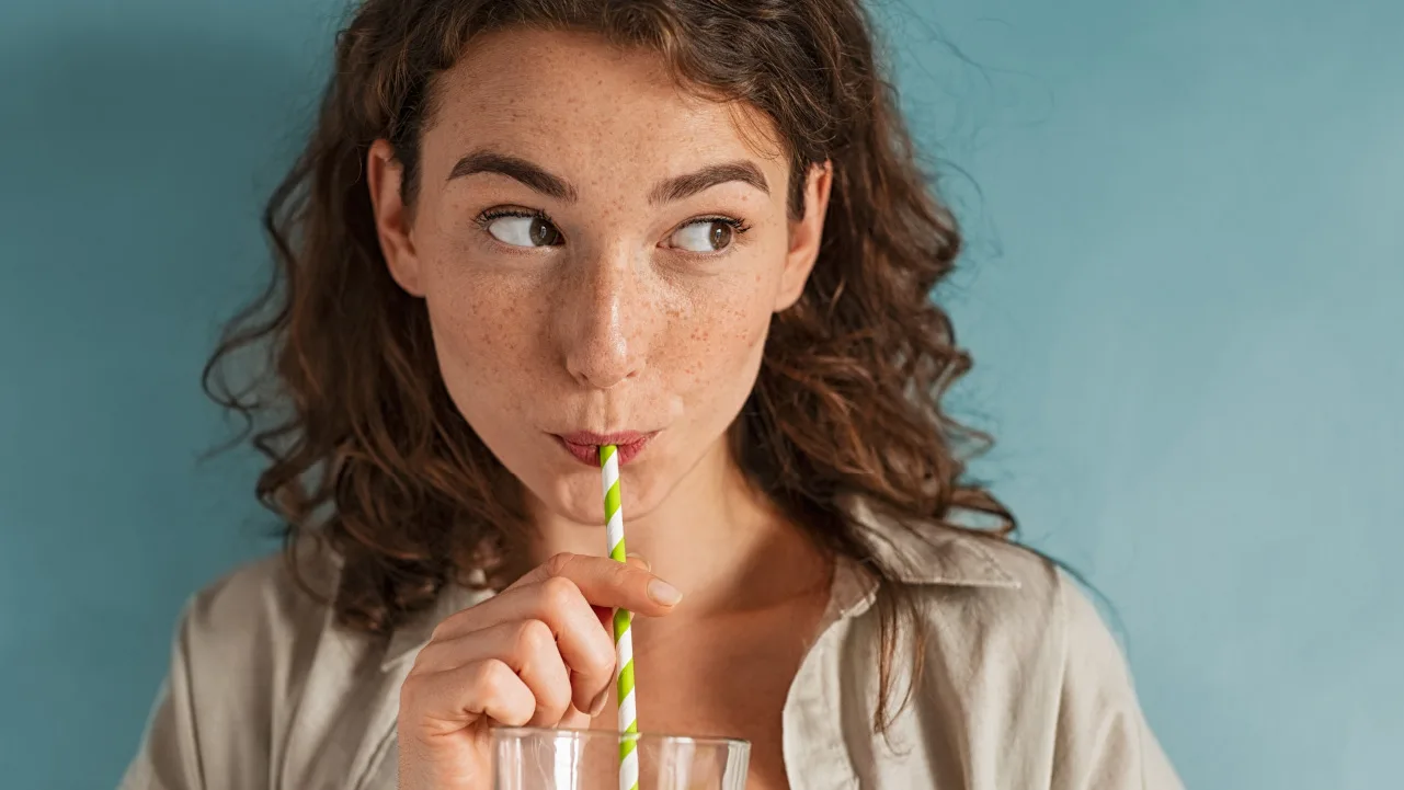 SOC_3 ways to avoid a low credit score_V1-R1_1280x720_01.jpg