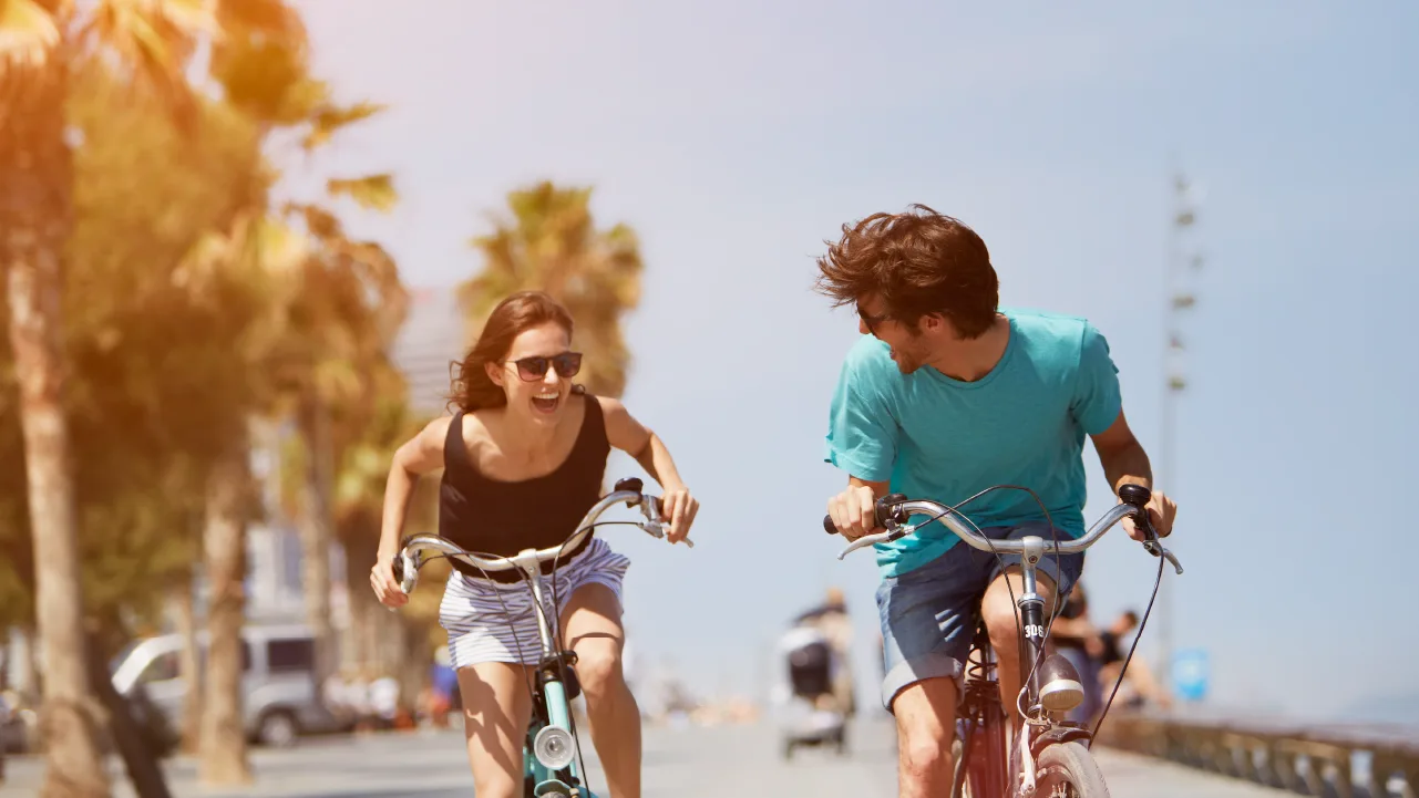 SOC_Money habits to start now to lead to a 2024 financial glow up_V1-R1_1280x720_03.png